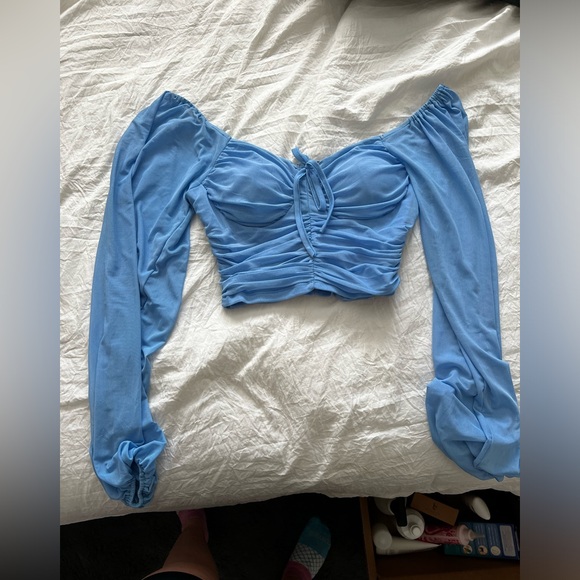 Amazon Tops - Blue cropped blouse